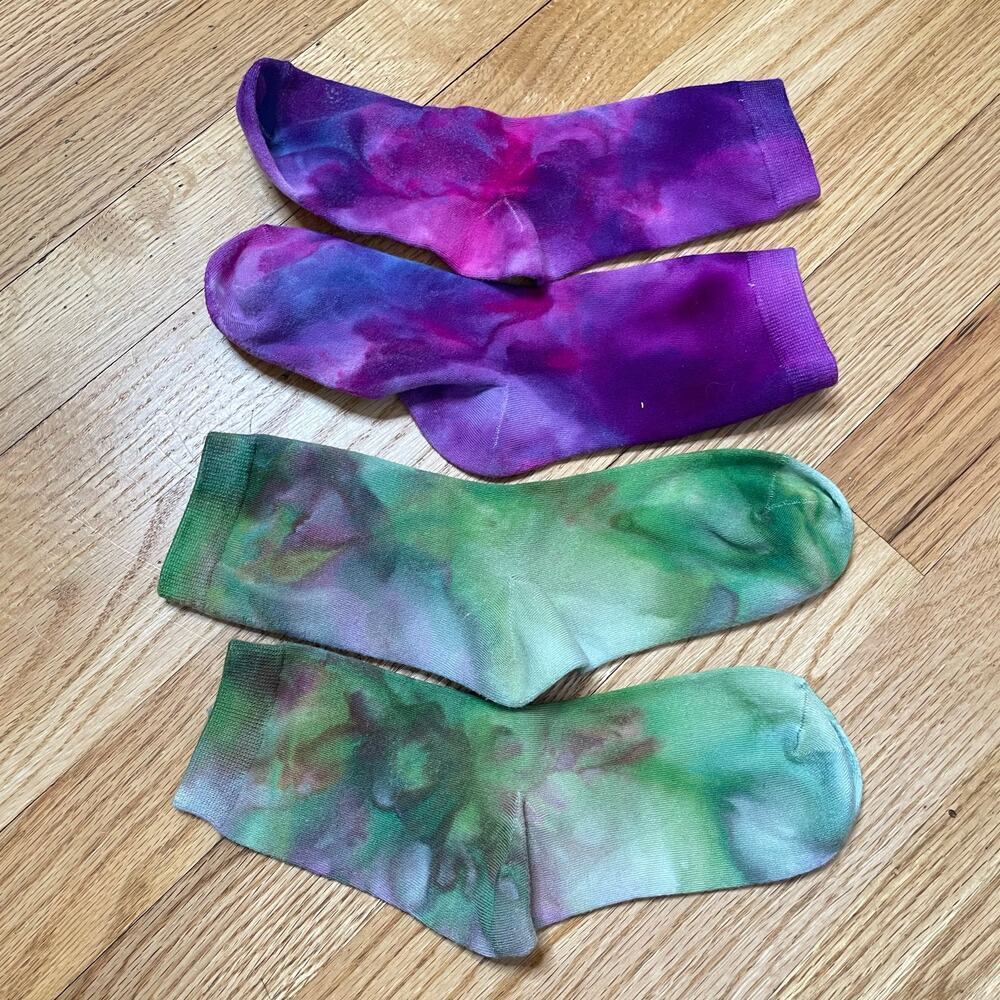 Two pairs of ladies' tie dyed ankle socks size 5-9